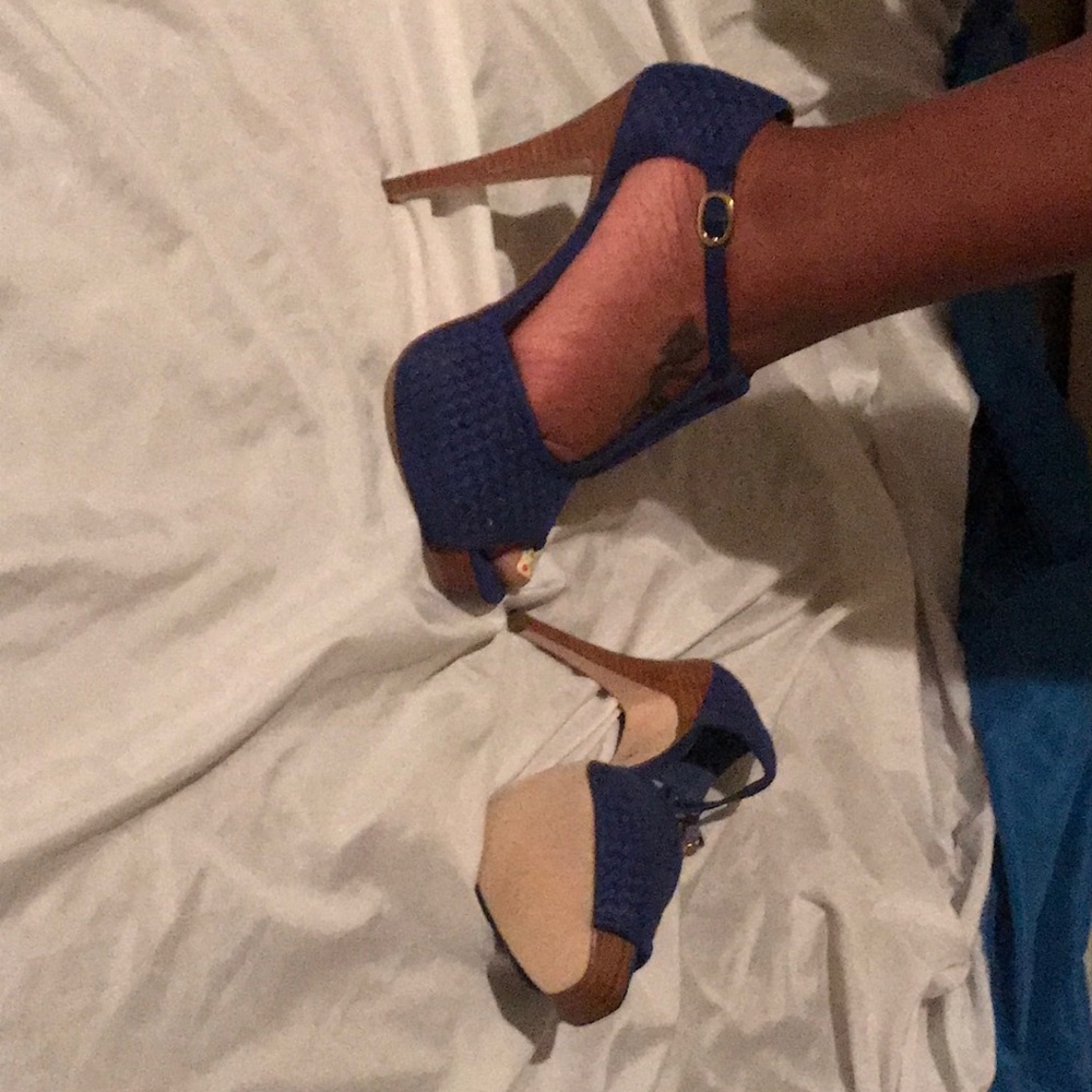 Peep toe heel